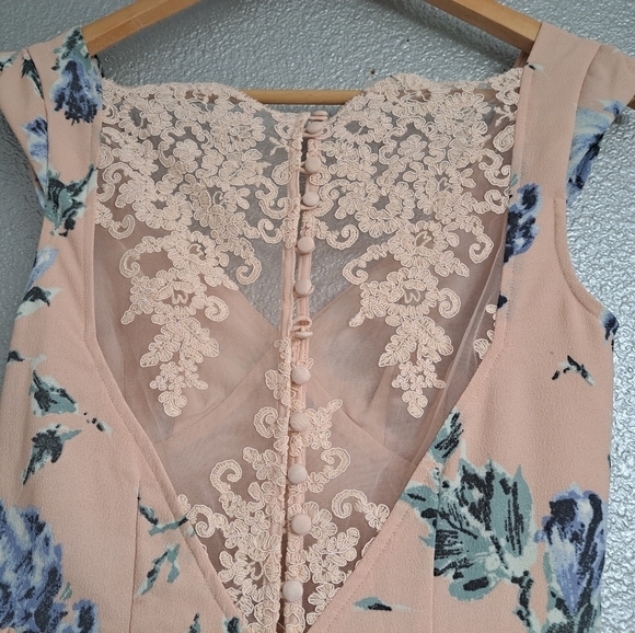 NWT Asos Floral Gown With A Lace Back   Size 4 - Picture 10 of 11